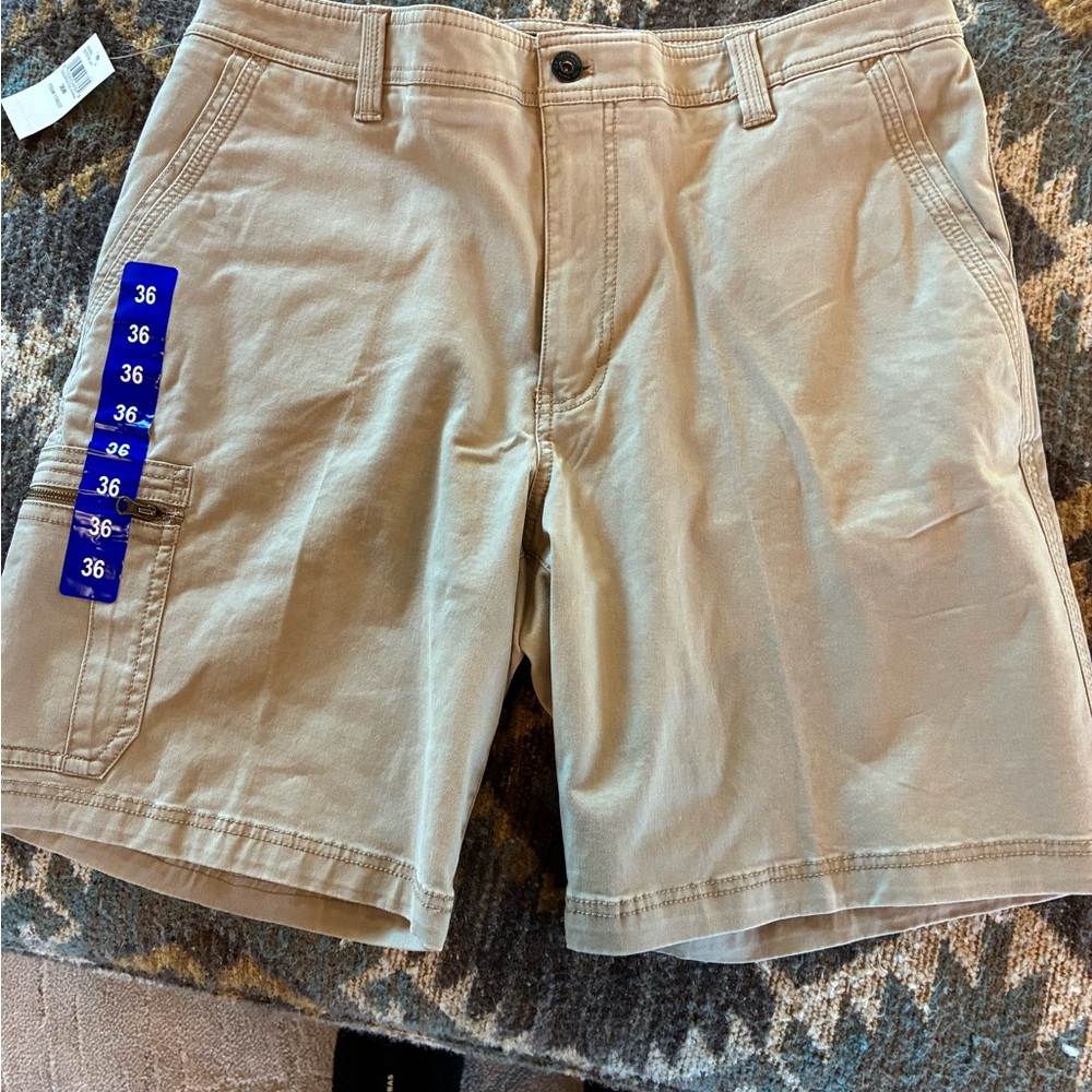 G.H. Bass & Co. Men's Cargo Shorts in Tan